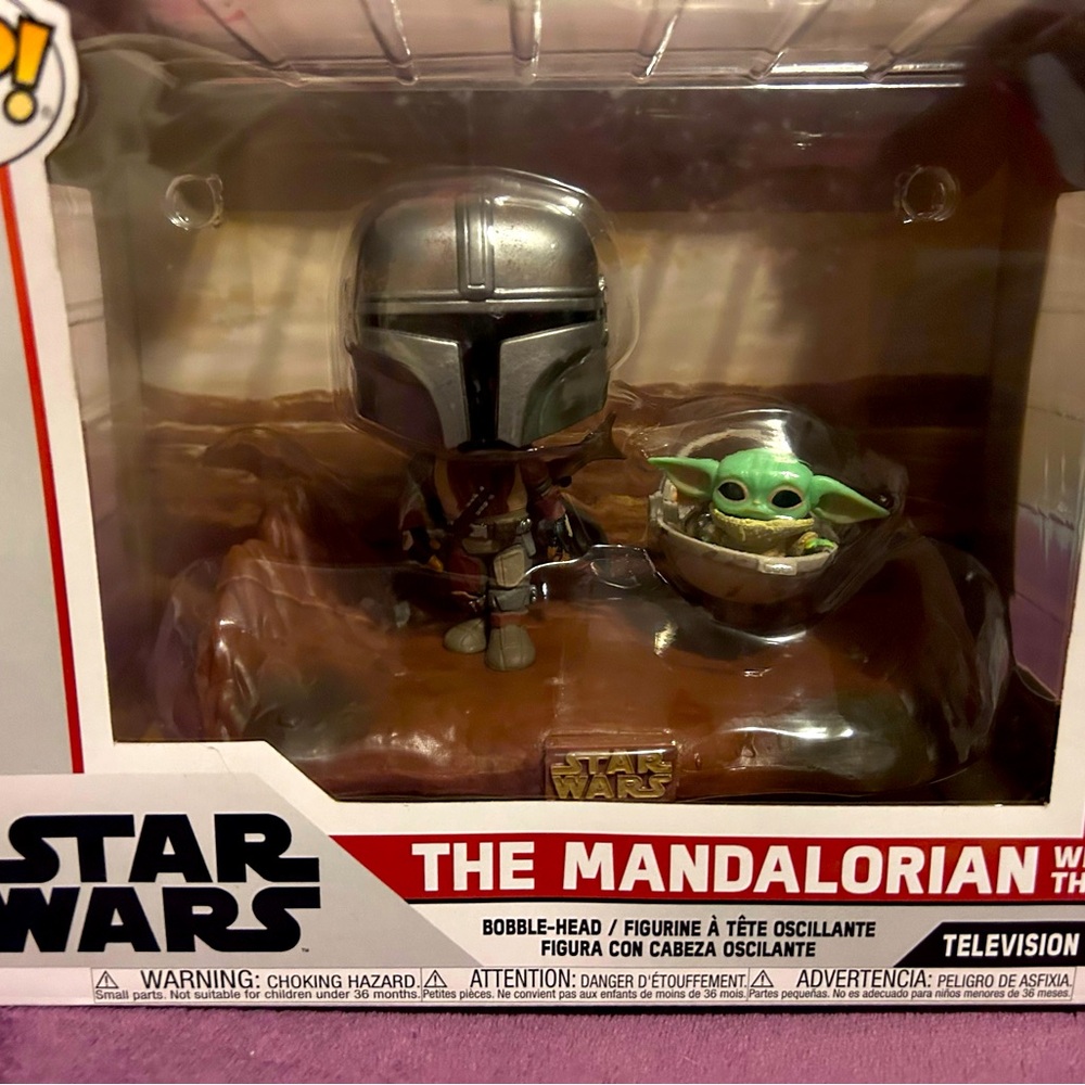 FUNKO POP Star Wars The Mandalorian with The Child 390